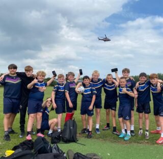 Minsthorpe Community College Y7 Rugby Team wearing @fiitstyleuk 🏉 waving in Prince Edward onboard the King’s helicopter 🚁 earlier this week! @theroyalfamily @walesroyalfans